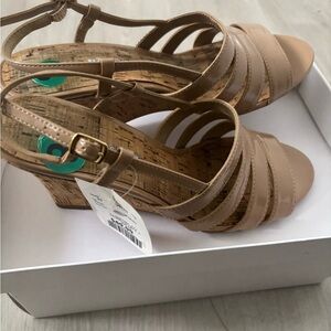 Elegant Tan Strappy Wedge Sandals